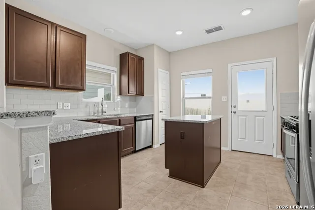 5502 DANIEL WAY St Hedwig, TX 78152