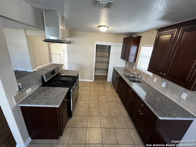 274 ROSEMONT DR San Antonio, TX 78228