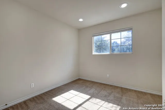 7823 KINGSBURY WOOD Unit 4 San Antonio, TX 78240