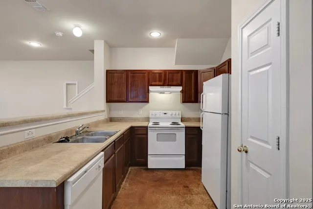 7823 KINGSBURY WOOD Unit 4 San Antonio, TX 78240