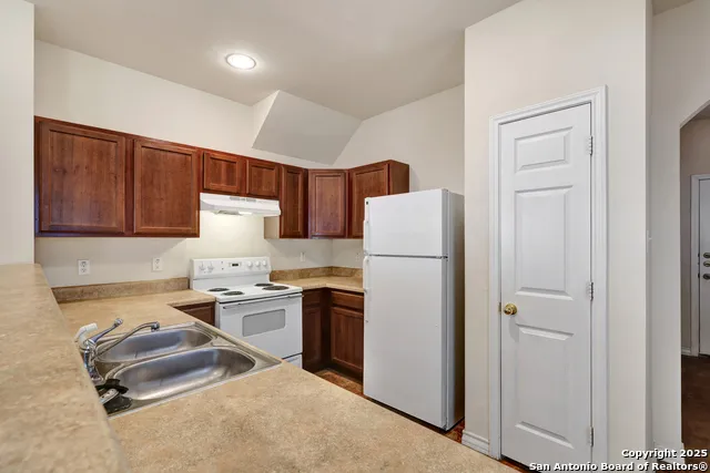 7823 KINGSBURY WOOD Unit 4 San Antonio, TX 78240