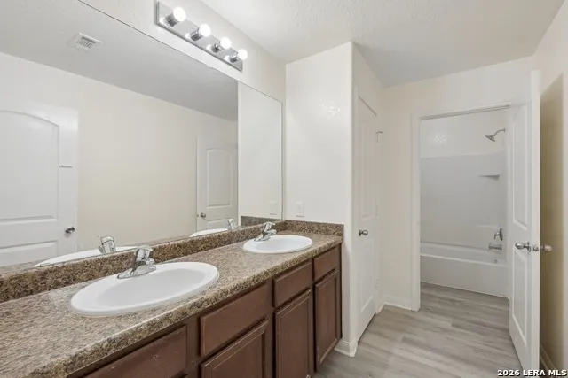 6102 BEAR MDW San Antonio, TX 78222