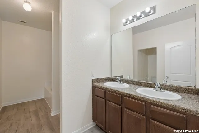 6102 BEAR MDW San Antonio, TX 78222