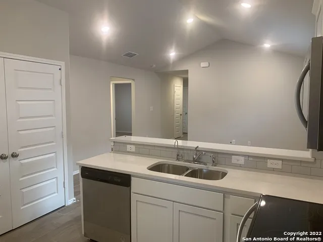 2172 Darst Dr Seguin, TX 78155