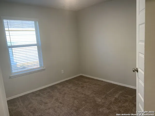 2172 Darst Dr Seguin, TX 78155