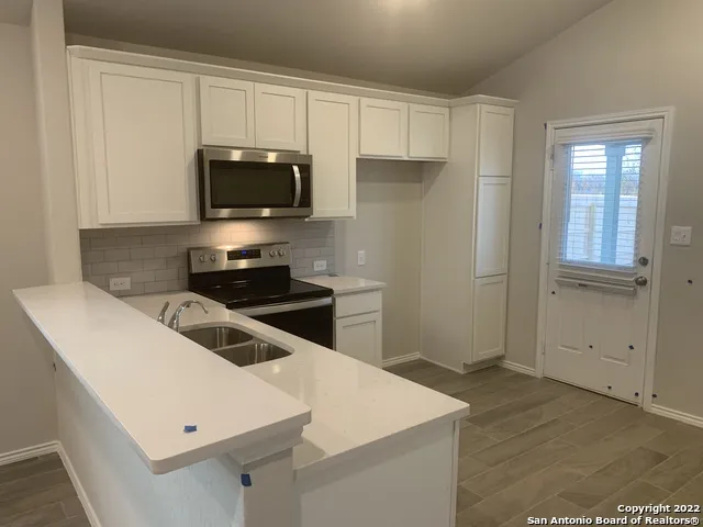 2172 Darst Dr Seguin, TX 78155