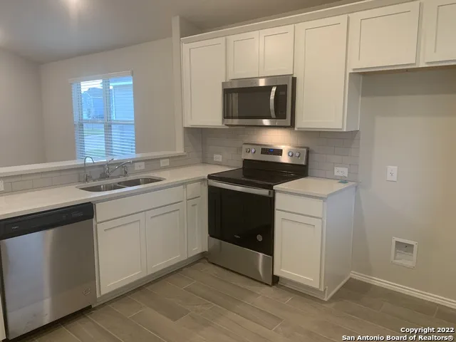 2172 Darst Dr Seguin, TX 78155