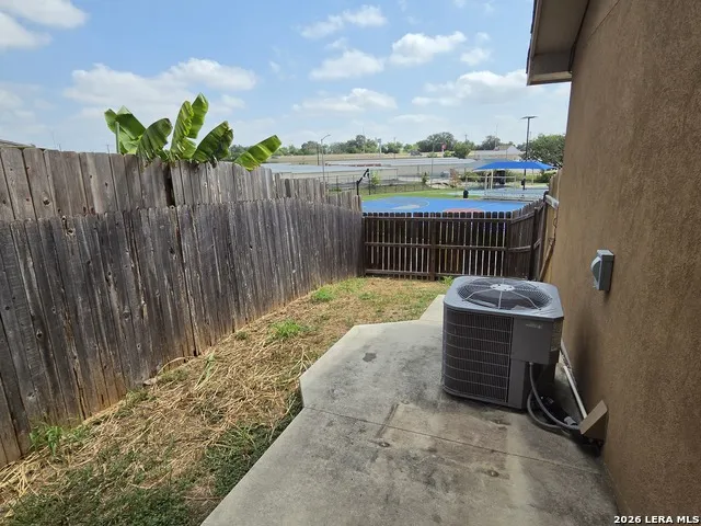 610 Meadow Arbor Ln Unit 2 Universal City, TX 78148