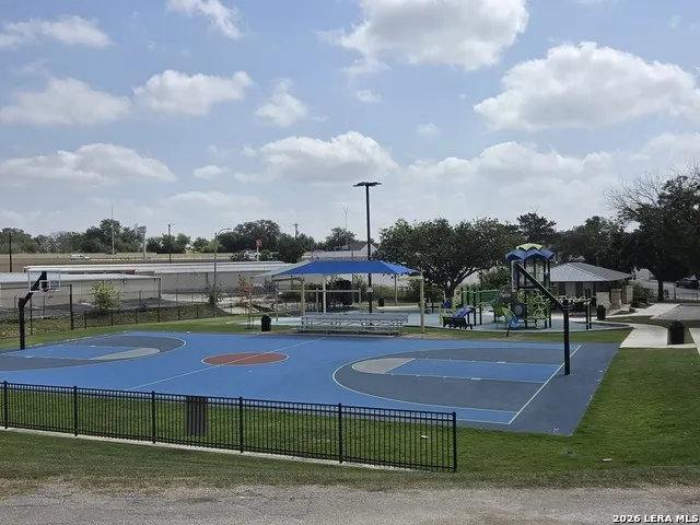 610 Meadow Arbor Ln Unit 2 Universal City, TX 78148