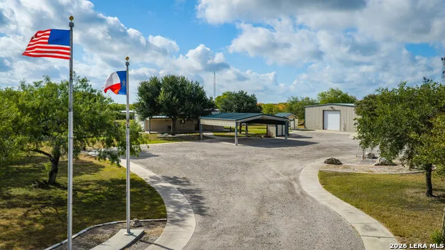 5775 County Road 308 Orange Grove, TX 78373