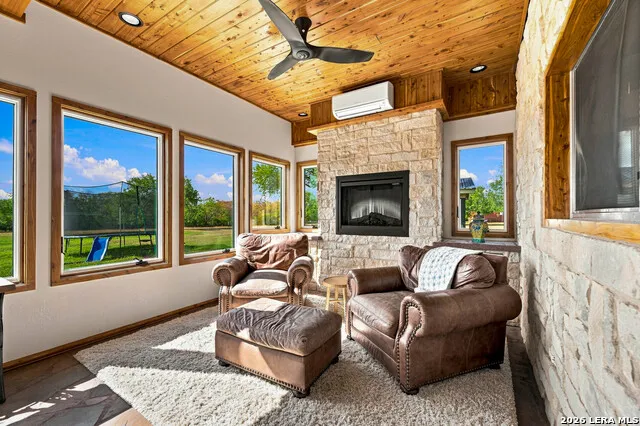 5775 County Road 308 Orange Grove, TX 78373