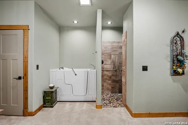 195 Kamira Drive Kerrville, TX 78028