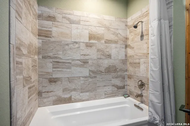 195 Kamira Drive Kerrville, TX 78028
