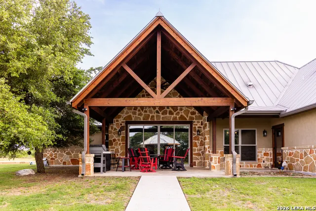 195 Kamira Drive Kerrville, TX 78028