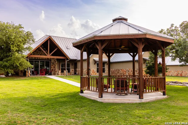 195 Kamira Drive Kerrville, TX 78028