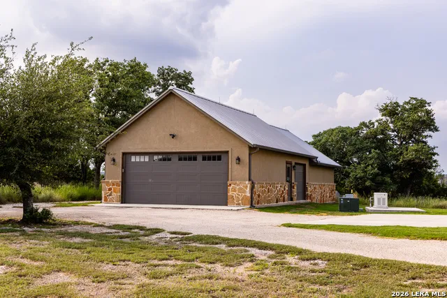195 Kamira Drive Kerrville, TX 78028