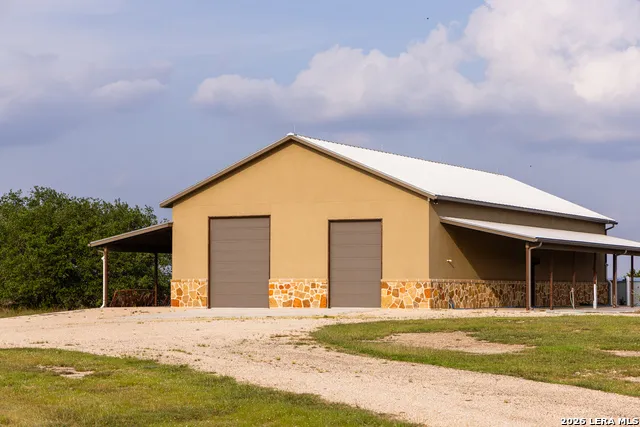 195 Kamira Drive Kerrville, TX 78028