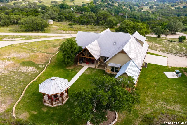 195 Kamira Drive Kerrville, TX 78028