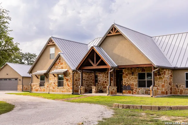 195 Kamira Drive Kerrville, TX 78028