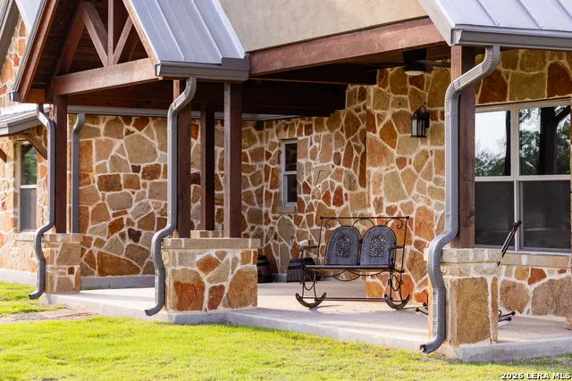 195 Kamira Drive Kerrville, TX 78028