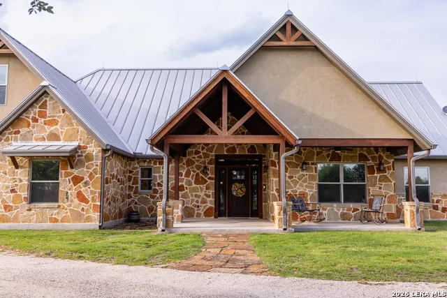 195 Kamira Drive Kerrville, TX 78028