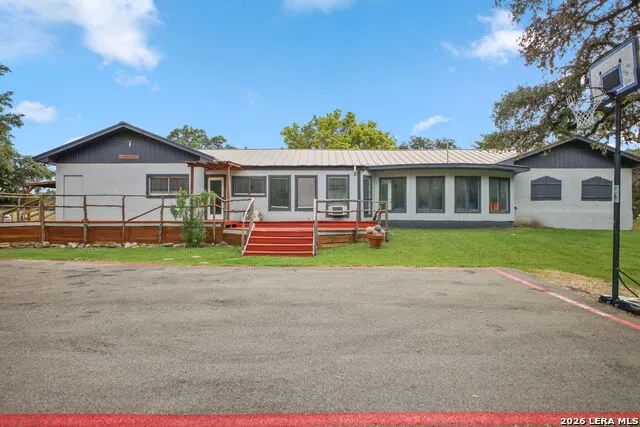 319 LOS INDIOS RD Boerne, TX 78006