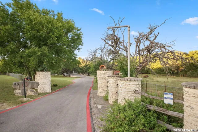 319 LOS INDIOS RD Boerne, TX 78006