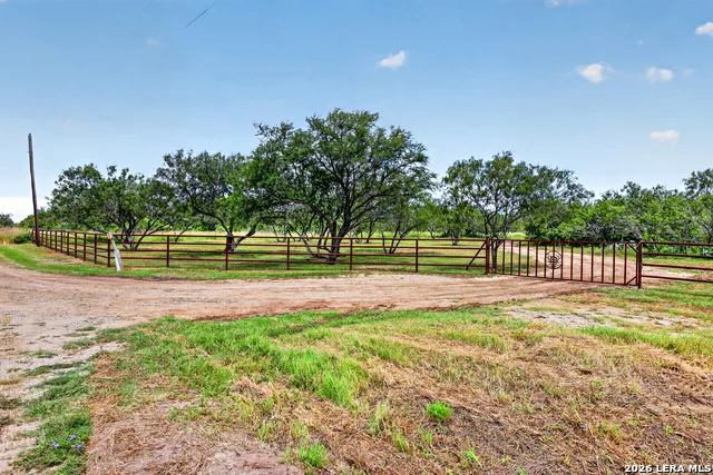 622 County Road 460 Stockdale, TX 78160