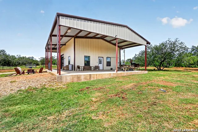 622 County Road 460 Stockdale, TX 78160