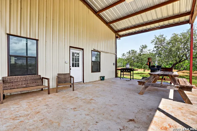 622 County Road 460 Stockdale, TX 78160