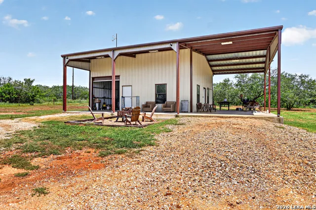 622 County Road 460 Stockdale, TX 78160