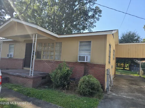 2013 W Ridgeway Street