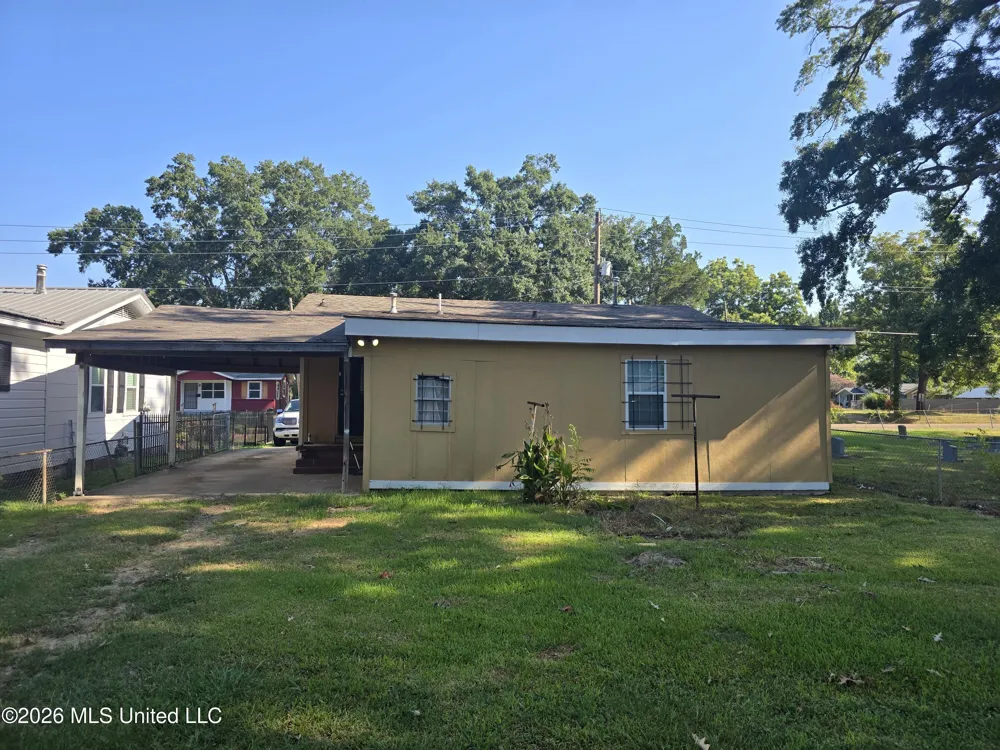 2013 W Ridgeway Street Jackson, MS 39213