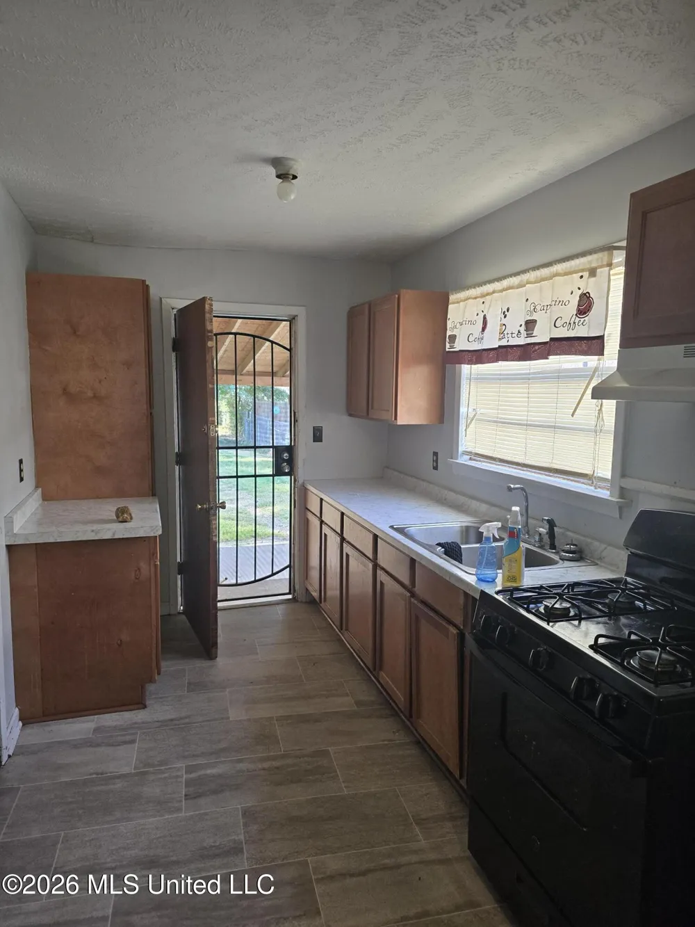 2013 W Ridgeway Street Jackson, MS 39213