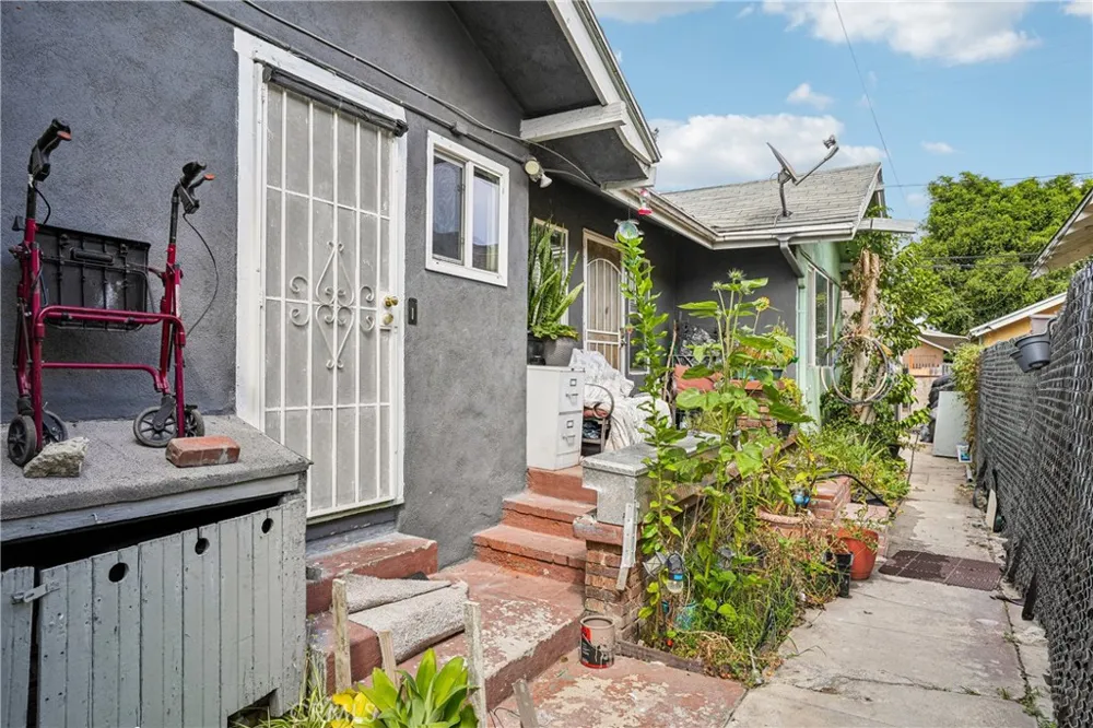 1844 Atlantic Avenue Long Beach, CA 90806