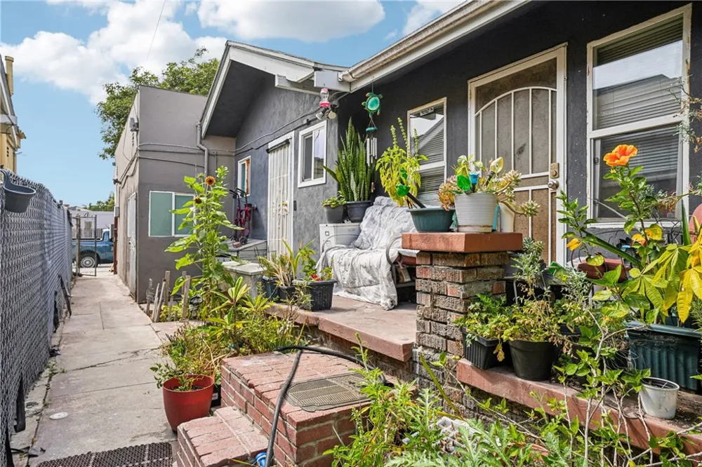1844 Atlantic Avenue Long Beach, CA 90806