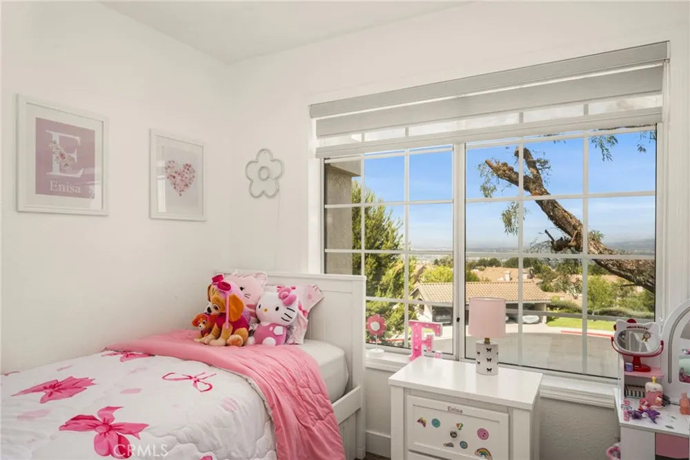 1045 S Daybreak Court Anaheim, CA 92808