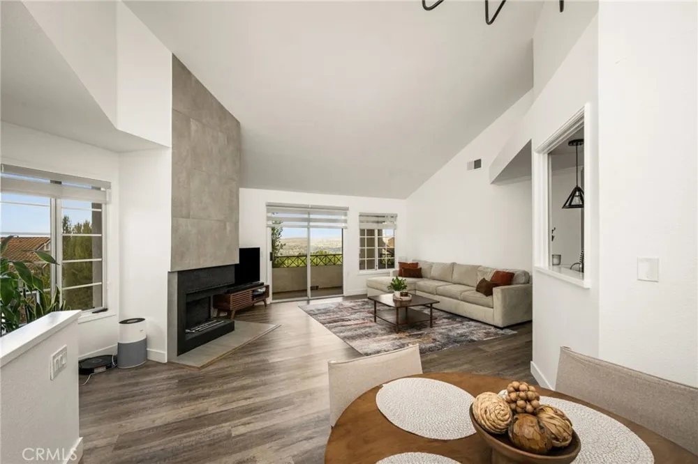 1045 S Daybreak Court Anaheim, CA 92808