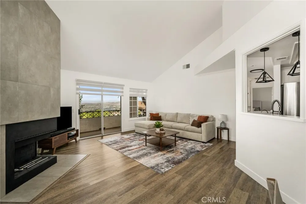 1045 S Daybreak Court Anaheim, CA 92808
