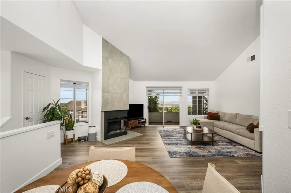 1045 S Daybreak Court Anaheim, CA 92808