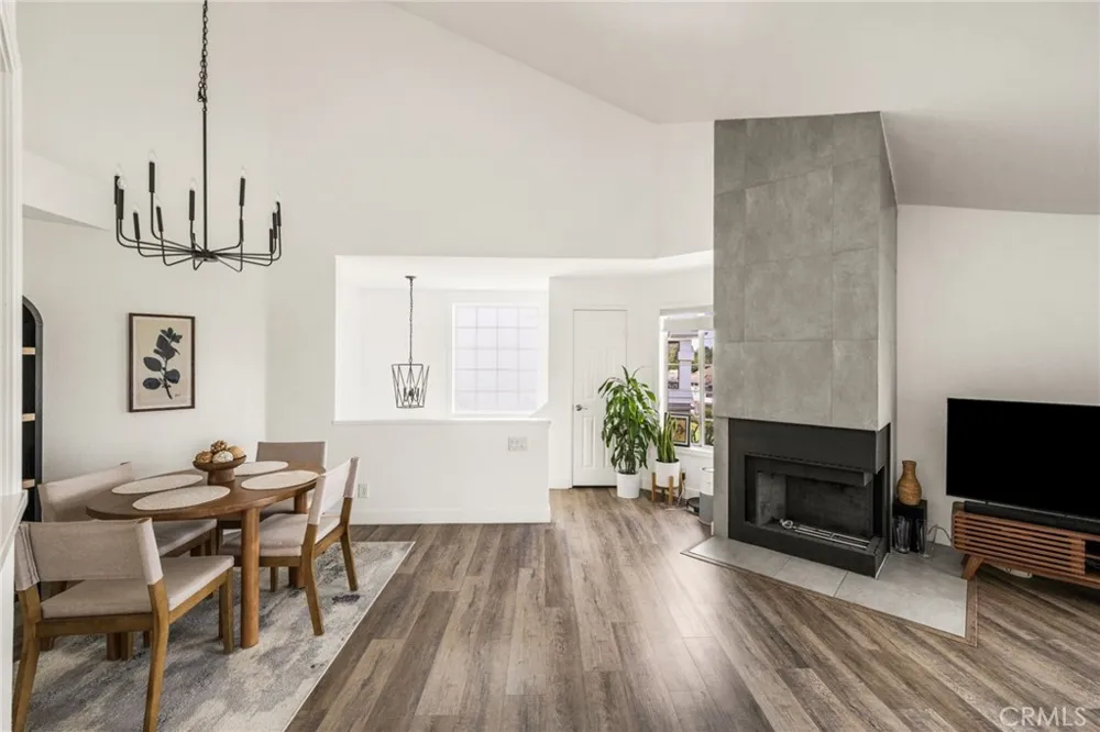 1045 S Daybreak Court Anaheim, CA 92808