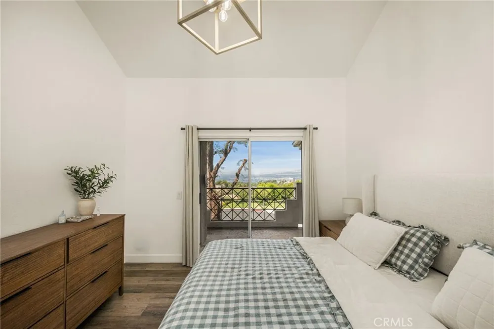 1045 S Daybreak Court Anaheim, CA 92808