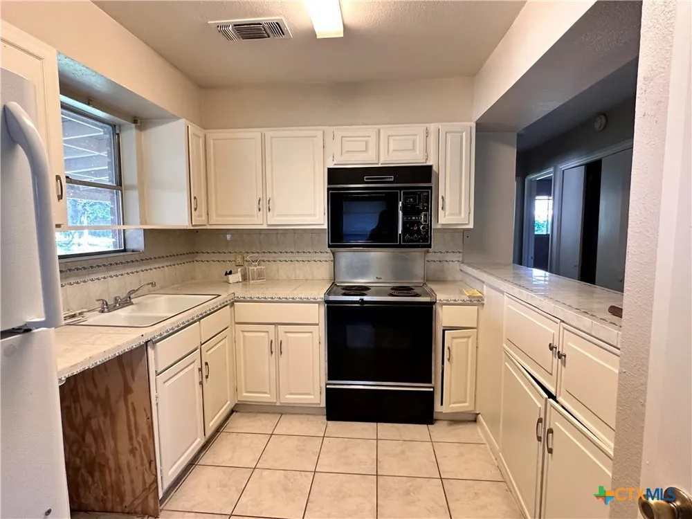 1009 Hazelton Street San Marcos, TX 78666