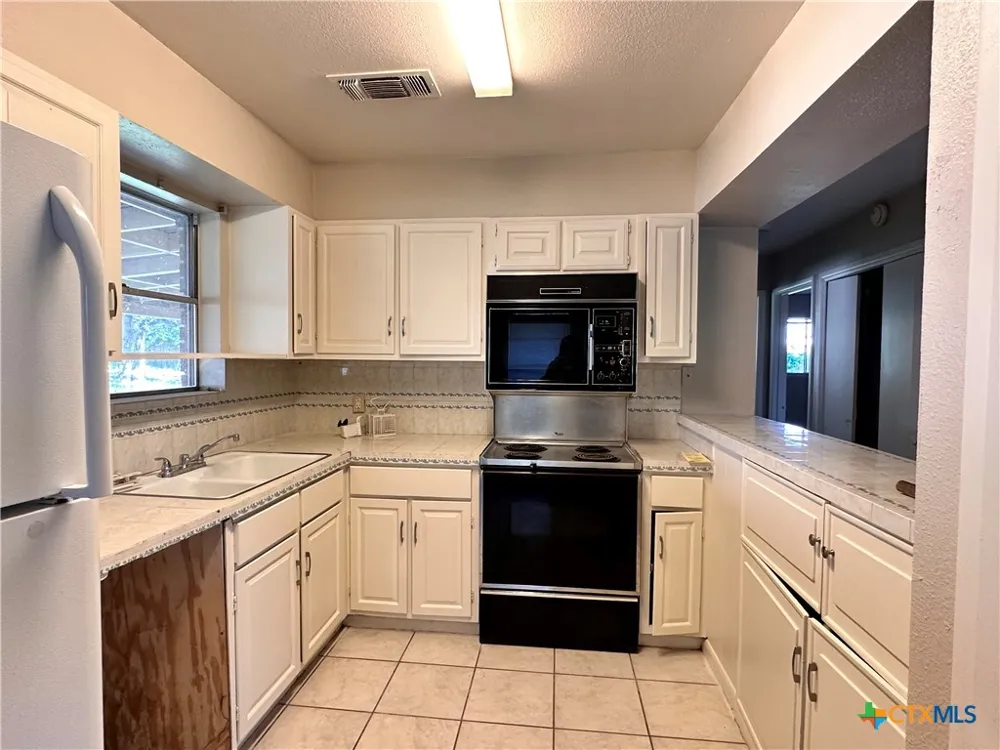 1009 Hazelton Street San Marcos, TX 78666