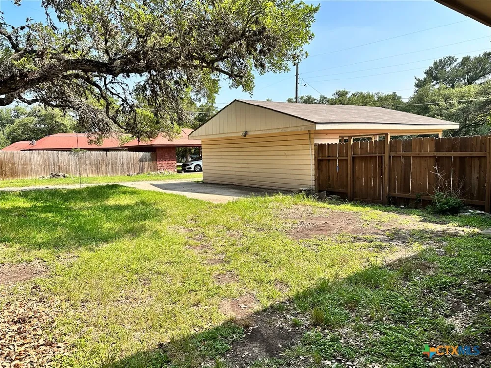 1009 Hazelton Street San Marcos, TX 78666