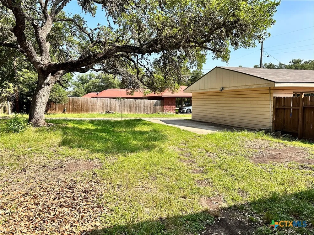 1009 Hazelton Street San Marcos, TX 78666