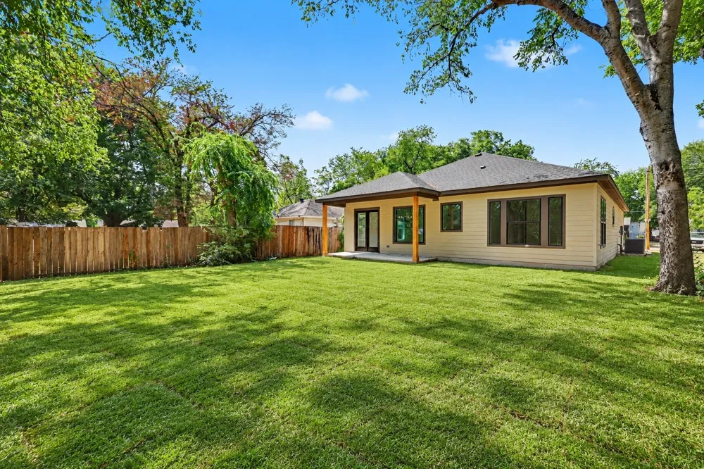 3804 De Maggio Avenue Dallas, TX 75210