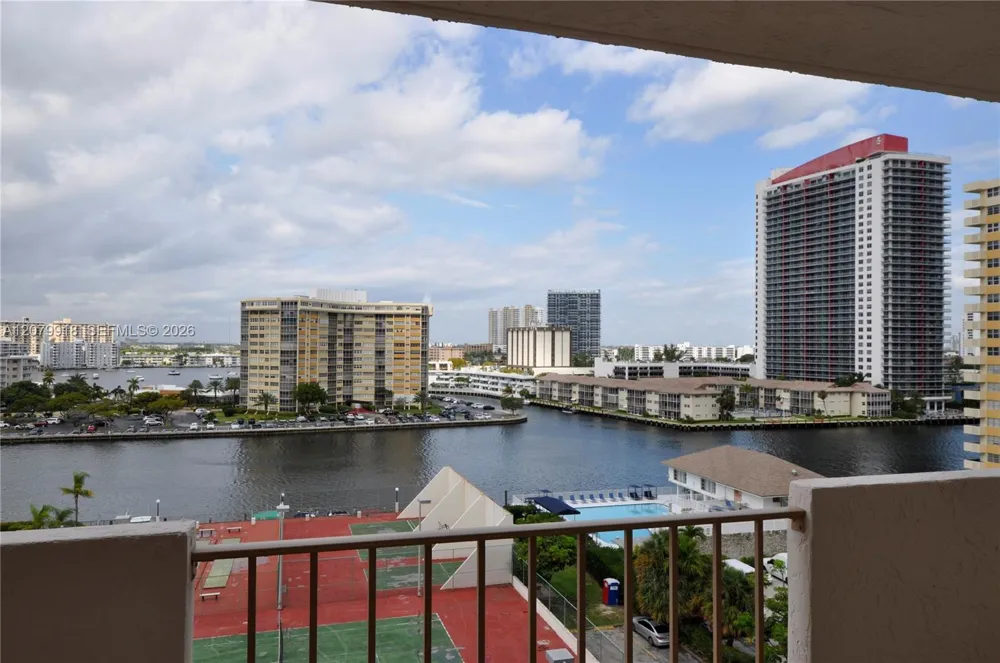 1865 S Ocean Dr #9I Hallandale Beach, FL 33009