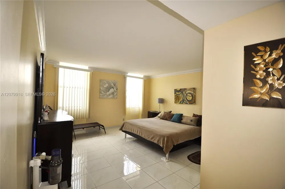 1865 S Ocean Dr #9I Hallandale Beach, FL 33009
