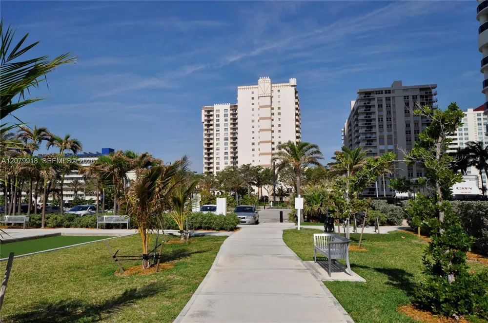 1865 S Ocean Dr #9I Hallandale Beach, FL 33009